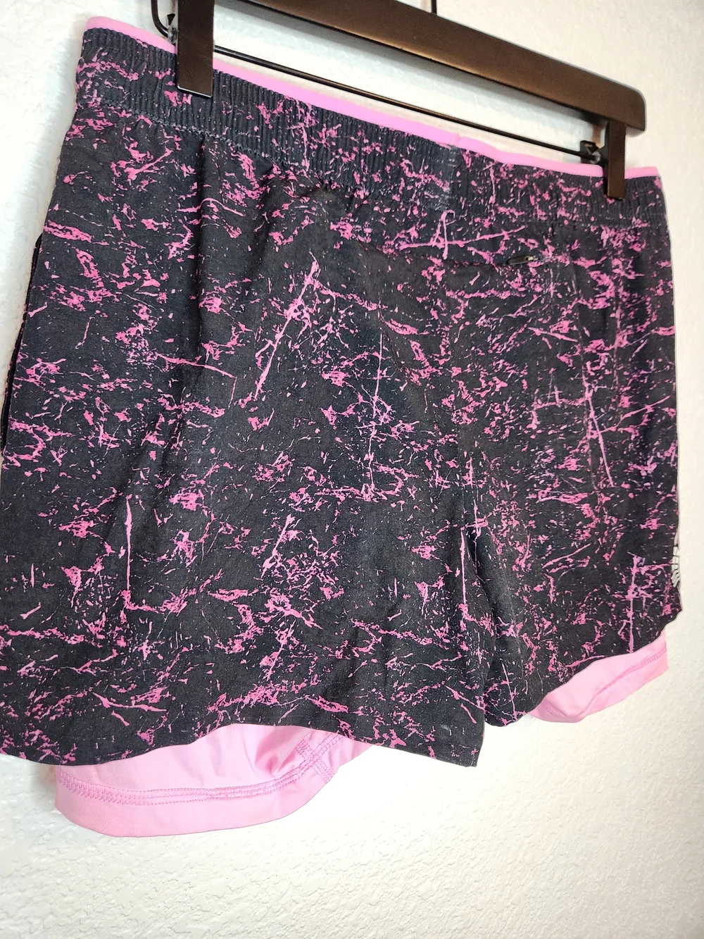 Chubbies Ultimate Training Short black and pink marble size S inseam 4